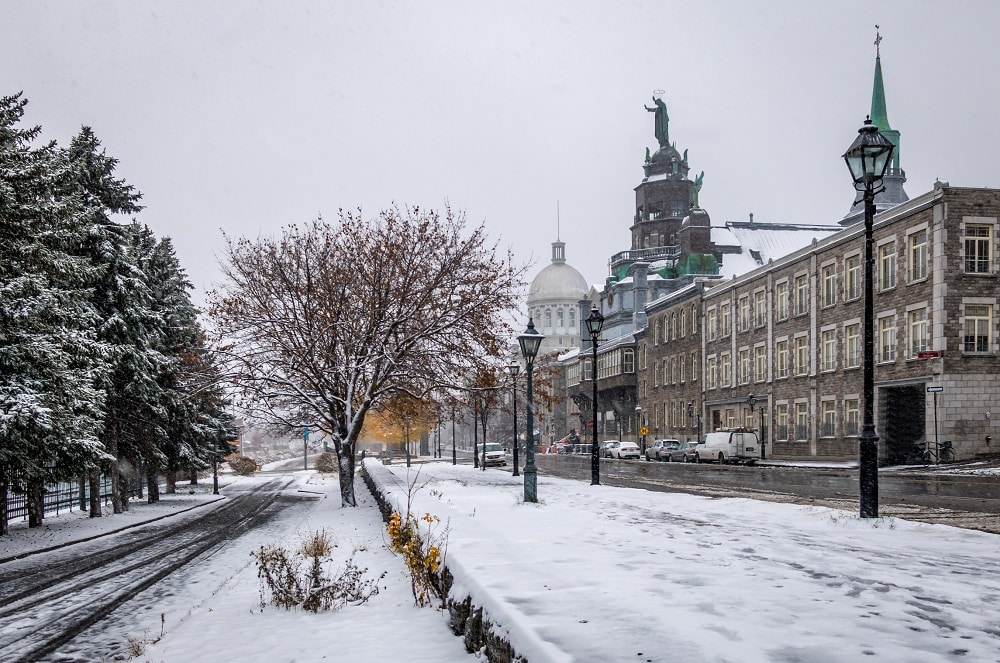 Vieux Montréal enneigé au Canada